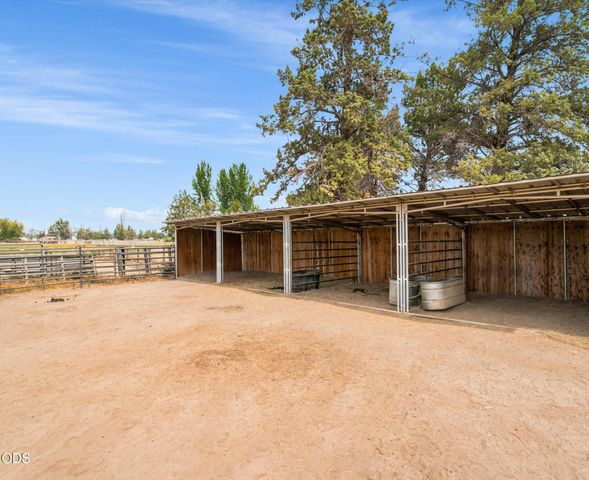 4450 NE 29th Court, Redmond, OR 97756