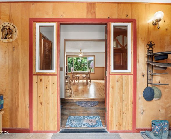 4450 NE 29th Court, Redmond, OR 97756