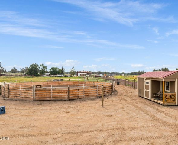 4450 NE 29th Court, Redmond, OR 97756