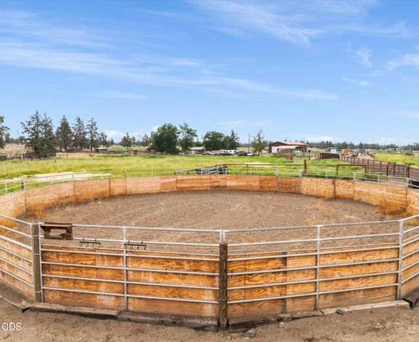 4450 NE 29th Court, Redmond, OR 97756