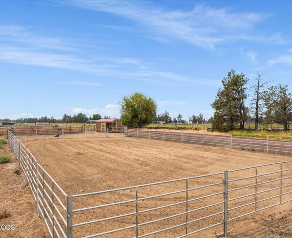 4450 NE 29th Court, Redmond, OR 97756