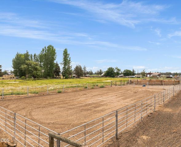 4450 NE 29th Court, Redmond, OR 97756