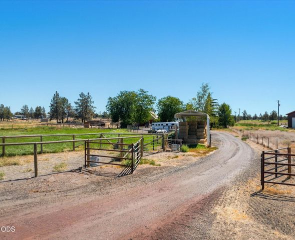 4450 NE 29th Court, Redmond, OR 97756