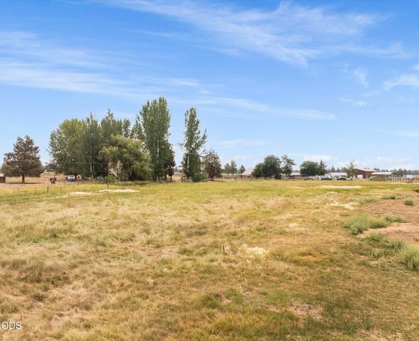 4450 NE 29th Court, Redmond, OR 97756