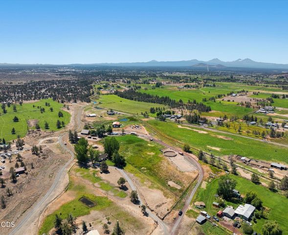 4450 NE 29th Court, Redmond, OR 97756