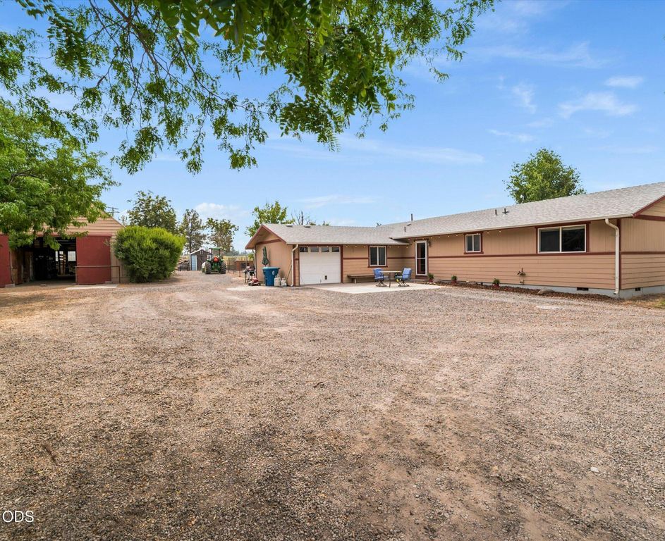 4450 NE 29th Court, Redmond, OR 97756