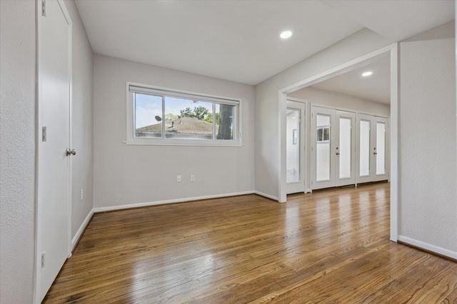 8621 Bob White Drive, Houston, TX 77074