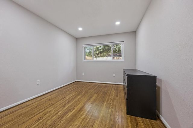 8621 Bob White Drive, Houston, TX 77074