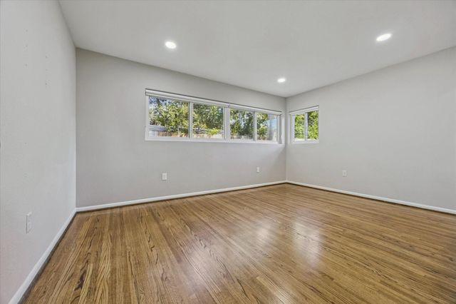 8621 Bob White Drive, Houston, TX 77074