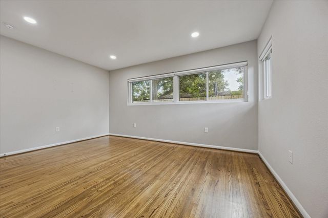 8621 Bob White Drive, Houston, TX 77074