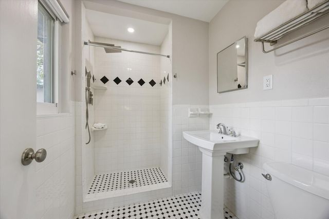 8621 Bob White Drive, Houston, TX 77074