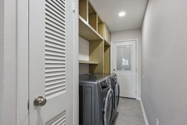 8621 Bob White Drive, Houston, TX 77074