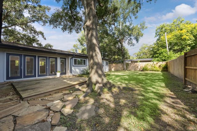 8621 Bob White Drive, Houston, TX 77074