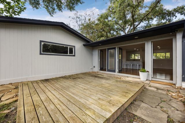 8621 Bob White Drive, Houston, TX 77074