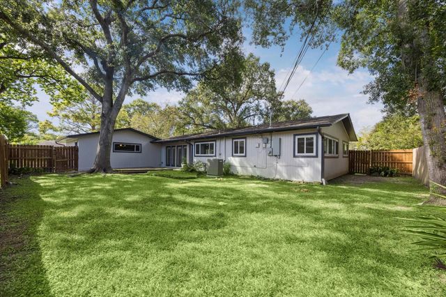 8621 Bob White Drive, Houston, TX 77074