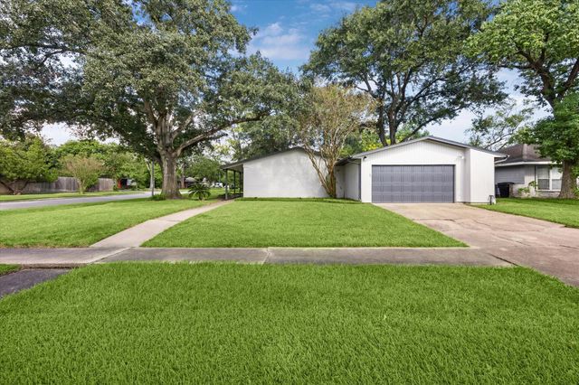 8621 Bob White Drive, Houston, TX 77074
