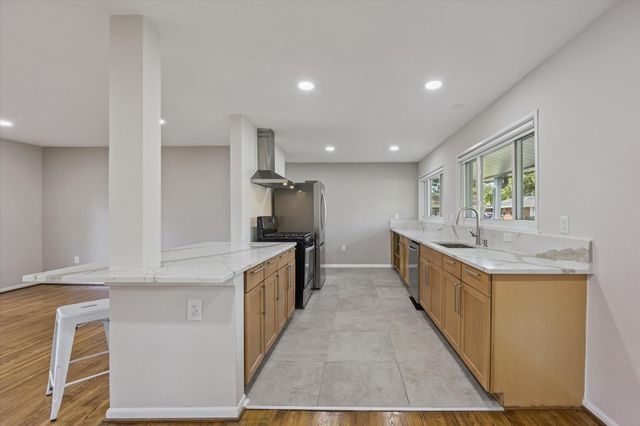 8621 Bob White Drive, Houston, TX 77074