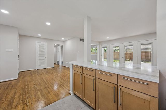 8621 Bob White Drive, Houston, TX 77074