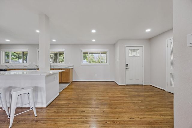 8621 Bob White Drive, Houston, TX 77074