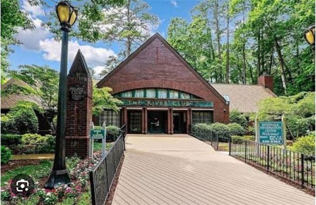 533 Broad Bend Circle, Chesapeake, VA 23320