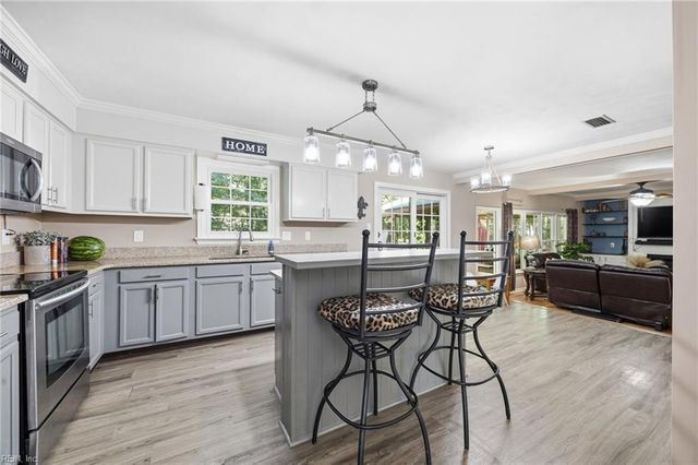 533 Broad Bend Circle, Chesapeake, VA 23320