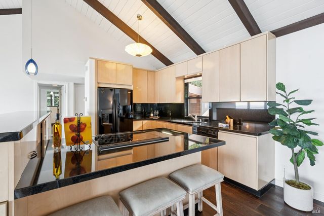 132 Sugarloaf Dr, Tiburon, CA 94920