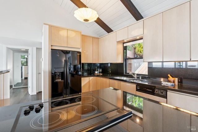 132 Sugarloaf Dr, Tiburon, CA 94920