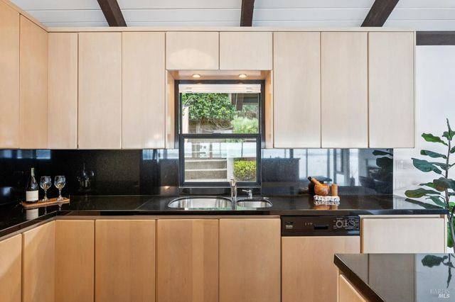 132 Sugarloaf Dr, Tiburon, CA 94920