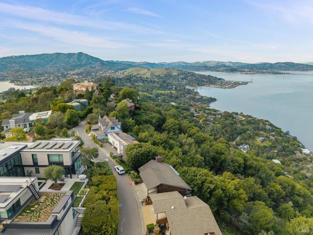 132 Sugarloaf Dr, Tiburon, CA 94920