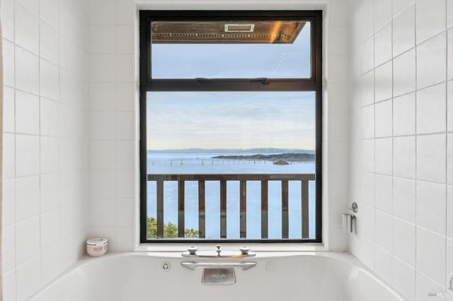 132 Sugarloaf Dr, Tiburon, CA 94920