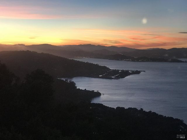 132 Sugarloaf Dr, Tiburon, CA 94920