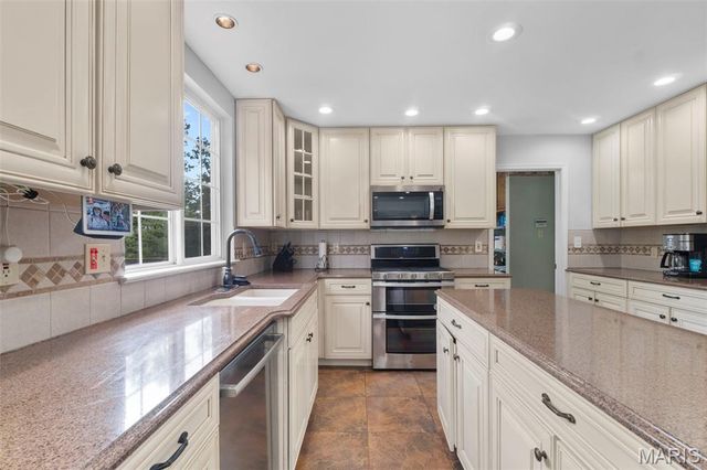 7754 Boatside Drive, Dardenne Prairie, MO 63368