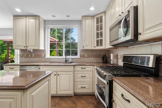 7754 Boatside Drive, Dardenne Prairie, MO 63368