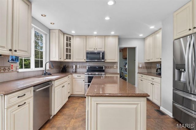 7754 Boatside Drive, Dardenne Prairie, MO 63368