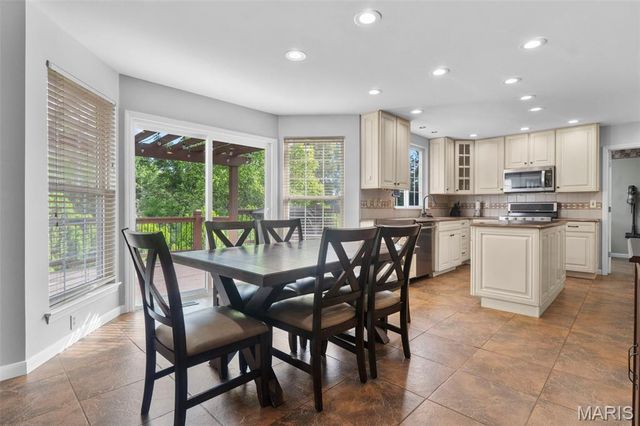 7754 Boatside Drive, Dardenne Prairie, MO 63368