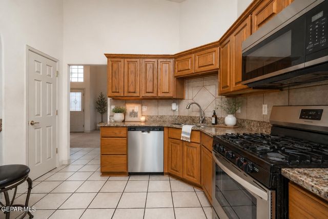 6753 PEARL RIDGE Drive, El Paso, TX 79912