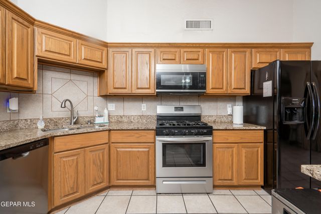 6753 PEARL RIDGE Drive, El Paso, TX 79912