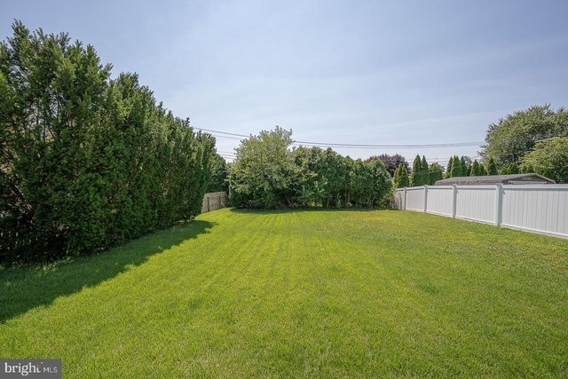 113 WALNUT HILL LN, Havertown, PA 19083