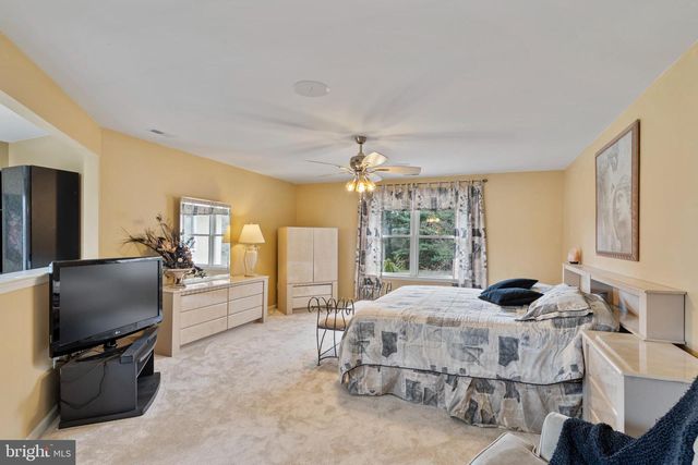 100 E HOLLAND RD, Holland, PA 18966