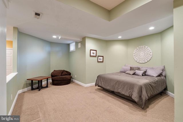 100 E HOLLAND RD, Holland, PA 18966