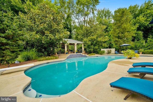 100 E HOLLAND RD, Holland, PA 18966