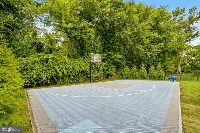 100 E HOLLAND RD, Holland, PA 18966