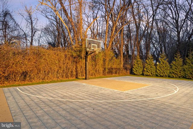 100 E HOLLAND RD, Holland, PA 18966