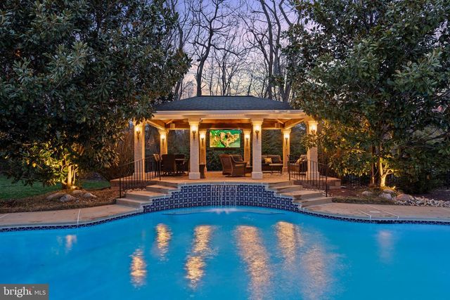 100 E HOLLAND RD, Holland, PA 18966