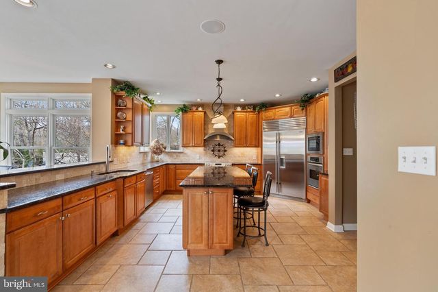 100 E HOLLAND RD, Holland, PA 18966