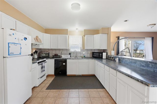 226 Roselawn Street, Algonac, MI 48001