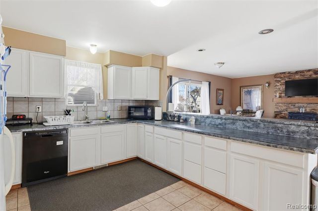 226 Roselawn Street, Algonac, MI 48001