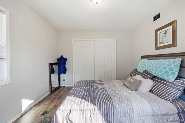 226 Roselawn Street, Algonac, MI 48001