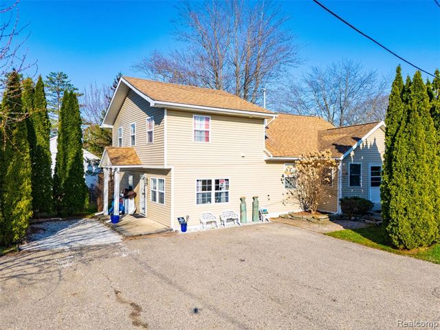 226 Roselawn Street, Algonac, MI 48001