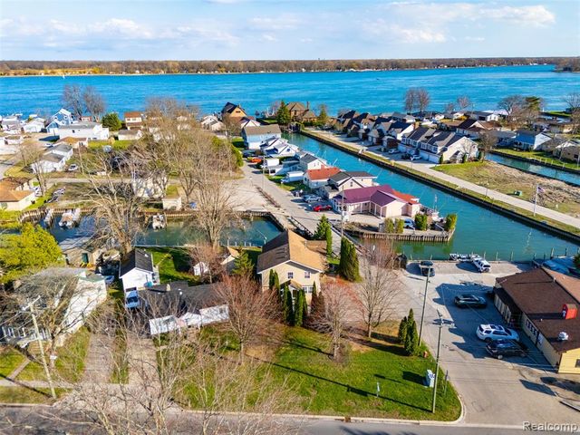226 Roselawn Street, Algonac, MI 48001